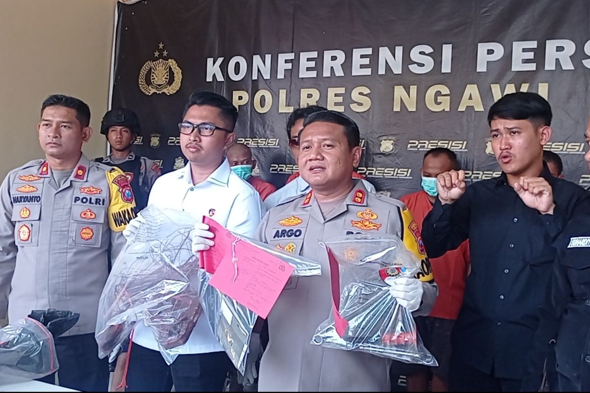 Kapolres Ngawi AKBP Argowiyono, komplotan pencuri di Kabupaten Ngawi berhasil mencuri 100 mesin pompa air pengairan disawah. Selain mencuri mesin pompa, komplotan twrae UT juga menggasak kabel tembaga serta sepeda motor milik petani.