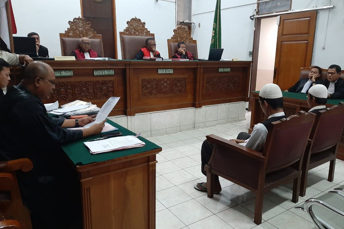 Pengadilan Negeri Jakarta Selatan menggelar sidang perdana kasus pembunuhan yang melibatkan tersangka Aulia Kesuma (AK) pada Kamis (6/2/2020).  Sidang perdana dengan agenda pembacaan dakwaan itu menghadirkan dua terdakwa bayaran bernama Sugeng (S) dan Asep (A). 