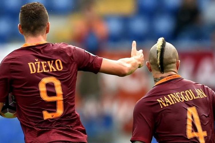 Edin Dzeko dan Radja Nainggolan merayakan gol AS Roma ke gawang Sampdoria pada lanjutan Serie A di Stadion Olimpico, Minggu (11/10/2016).