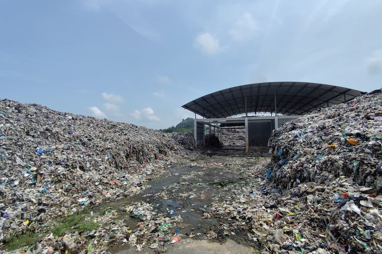 Limbah plastik global berpotensi naik dari 130 menjadi 280 juta Metrik ton pada 2040. Ketahui dampaknya bagi kesehatan manusia.