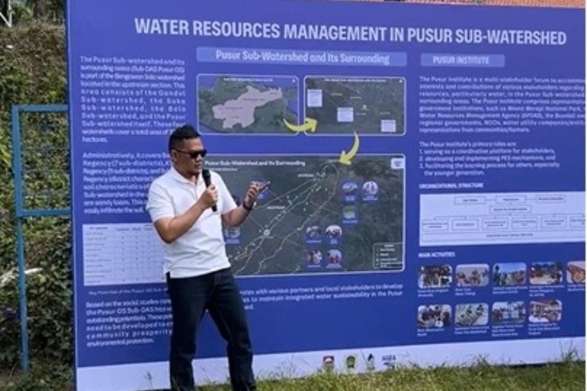 Public Affairs and Sustainability Senior Director Danone Indonesia Karyanto Wibowo saat memberikan paparan di Dusun Gumuk, Desa Mriyan, Kecamatan Tamansari, Kabupaten Boyolali, Selasa (7/7/2026).