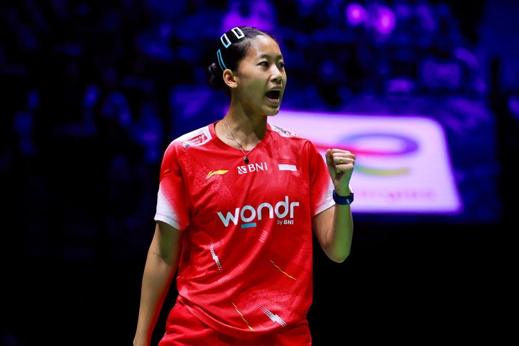 Ekspresi tunggal putri Indonesia, Putri Kusuma Wardani, kala melawan Pusarla V. Sindhu (India) dalam laga perempat final BWF World Championships 2025 atau Kejuaraan Dunia BWF 2025 di Arena Porte de la Chapelle, Paris, Perancis, Jumat (29/8/2025).