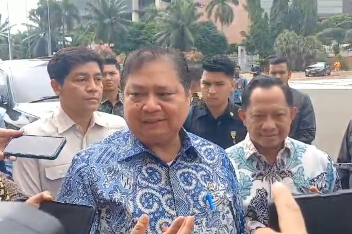 Menteri Koordinator Bidang Perekonomian RI Airlangga Hartarto di IIMS 2024