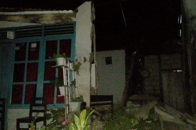 Puluhan rumah warga di kabupaten Kepulauan Tanimbar, Maluku rusak akibat musibah gempa 7,5 magnitudo yang mengguncnag wilayah tersebut, Selasa (10/1/2023)