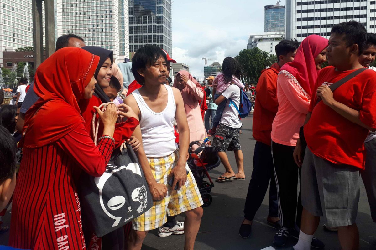 Aktor Epy Kusnandar turut memeriahkan acara car free day di kawasan Bundaran Hotel Indonesia (HI) pada Minggu (30/12/2018).