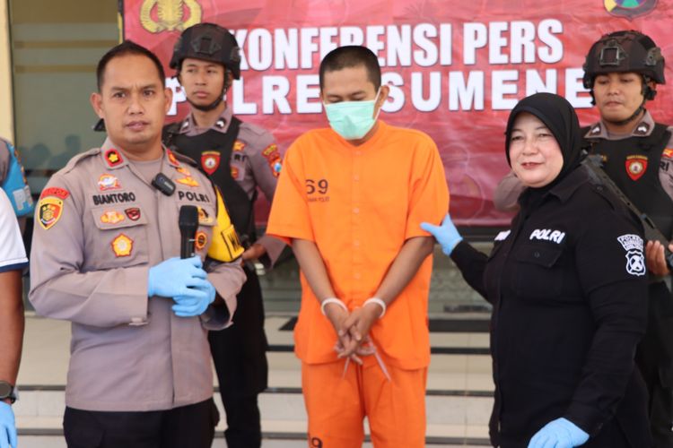 Pelaku pencurian HP saat di Polres Sumenep, Senin (12/8/2024). 