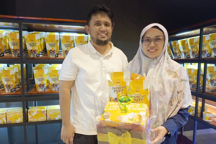 Barra's Kitchen yang dirintis Devina Agustina dan Muhammad Ridwan kini merambah bisnis hampers, setelah memiliki 7 outlet di Balikpapan, Kalimantan Timur.