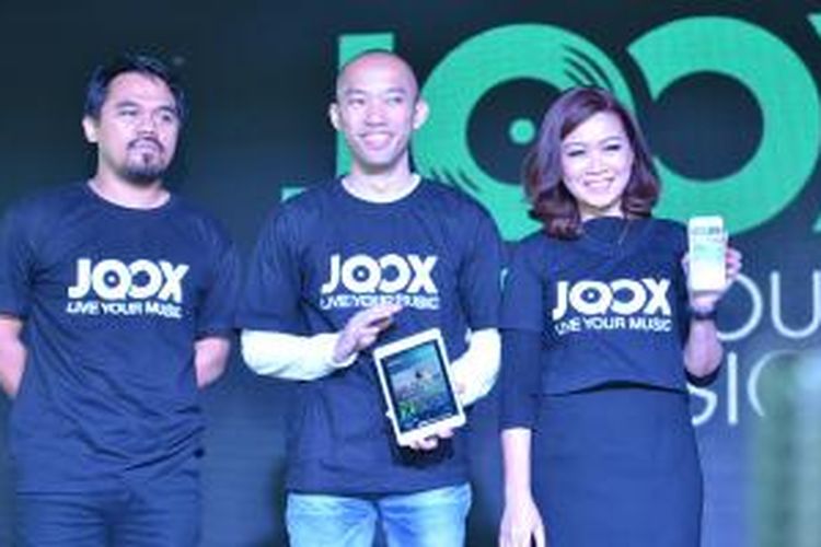 Kiri ke kanan: Girindra Prabowo (General Manager Konten, JOOX Indonesia), Benny Ho (Business Development Director, Tencent), Yovanita Cicilia (Chief Marketing Officer, MNC Tencent) dalam acara peluncuran Joox di Indonesia