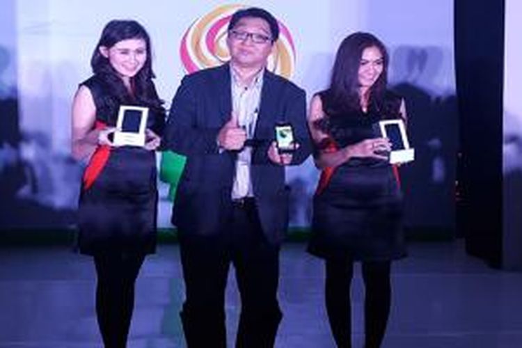 Evercoss meluncurkan ponsel murah Android One, One X dalam sebuah acara di Jakarta, Kamis (5/2/2015).