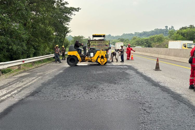 Ada Perbaikan Jalan, Pengguna Tol Cipularang Diminta Waspada