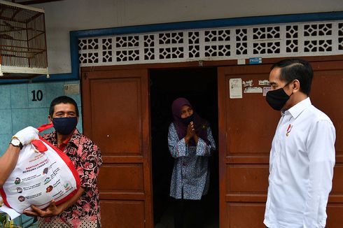 Jokowi: 961.000 KK di DKI Jakarta Sudah Terima Bansos Tahap Ketiga