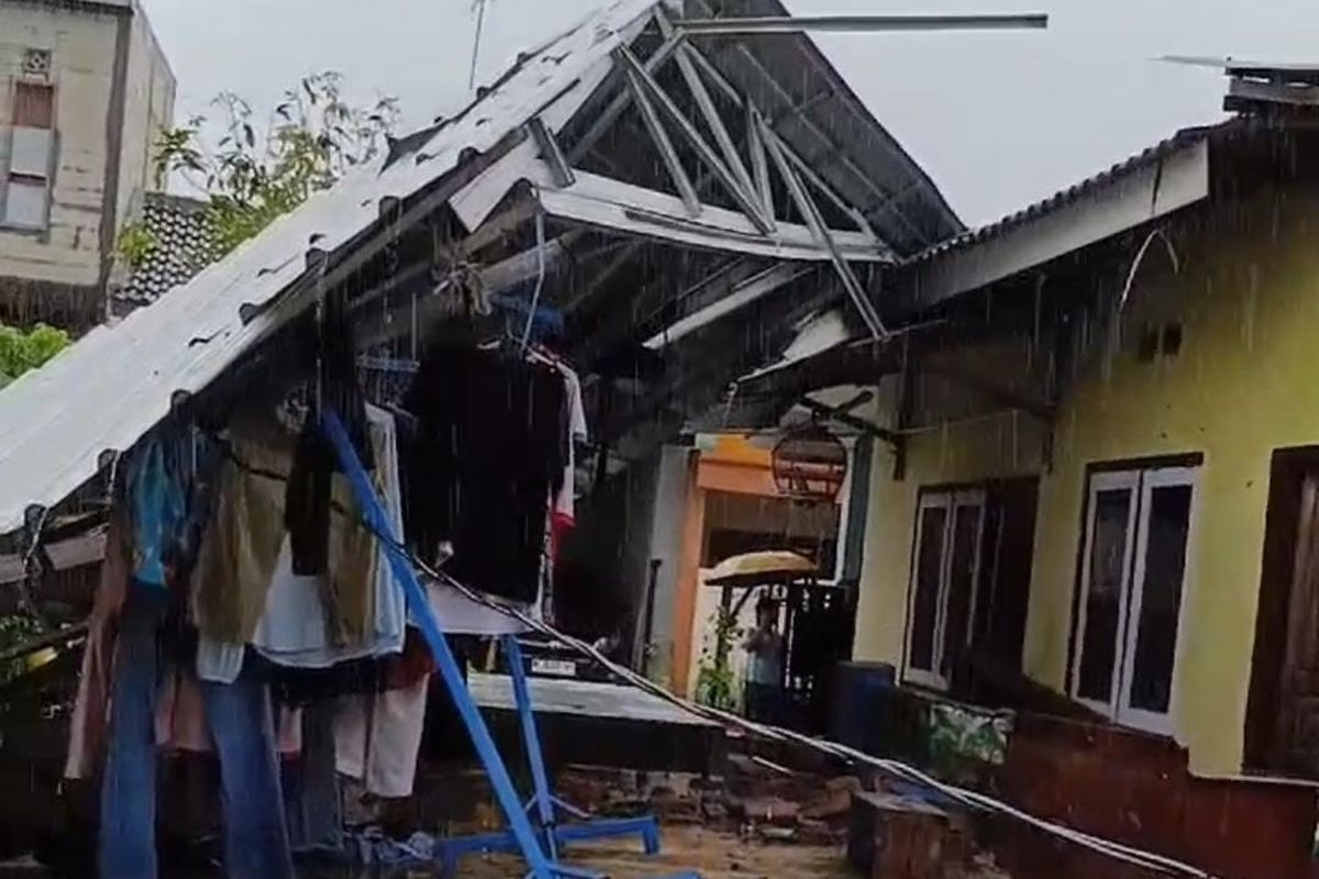 Hujan dan Angin Kencang Rusak 20 Rumah di Kota Pasuruan