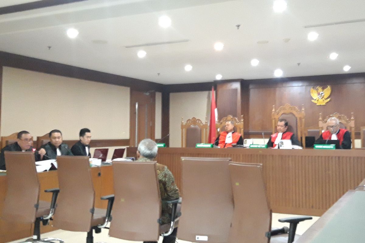 Kepala Biro Hukum KPU RI Sigit Wardoyo dalam kesaksiannya terhadap kasus berita bohong 7 kontainer surat suara tercoblos, di PN Jakarta Pusat, Kamis (11/4/2019)
