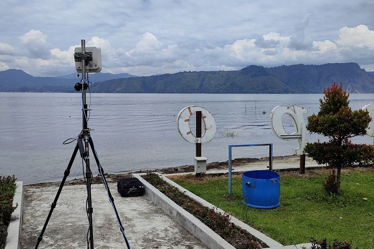 Telkomsel, Ericsson dan Qualcomm melakukan uji coba layanan Akses Nirkabel Tetap atau Fixed Wireless Access (FWA) menggunakan teknologi Extended-Range 5G dengan bandwidth 800 MHz pada frekuensi millimeter-wave (mmWave) 26 GHz di Kawasan Danau Toba, Sumatera Utara, yang menghasilkan keunggulan jangkauan yang luas, kapasitas tinggi, dan kemampuan latensi rendah.