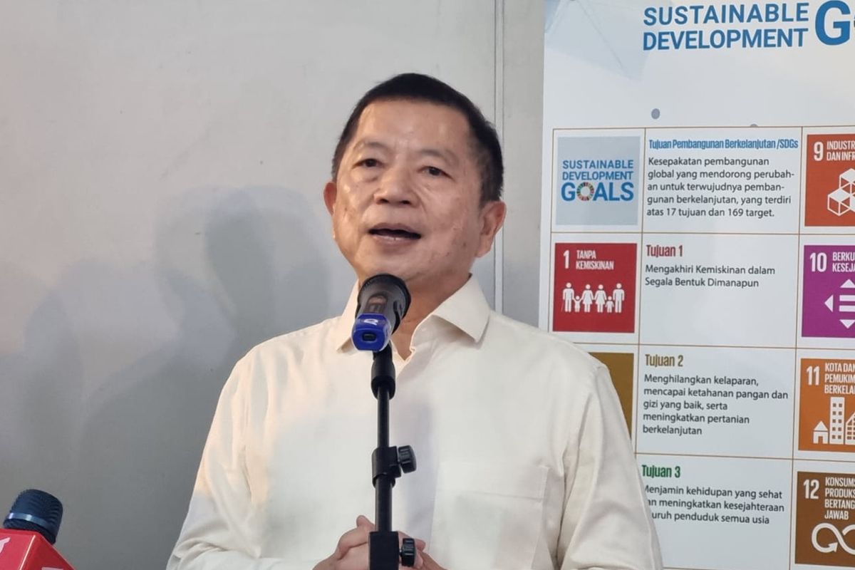 Menteri Perencanaan Pembangunan Nasional (PPN)/Kepala Bappenas Suharso Monoarfa setelah acara Kampanye Green Economy & Green Environment di Stasiun MRT Bundaran HI, Jakarta, Selasa (12/9/2023).