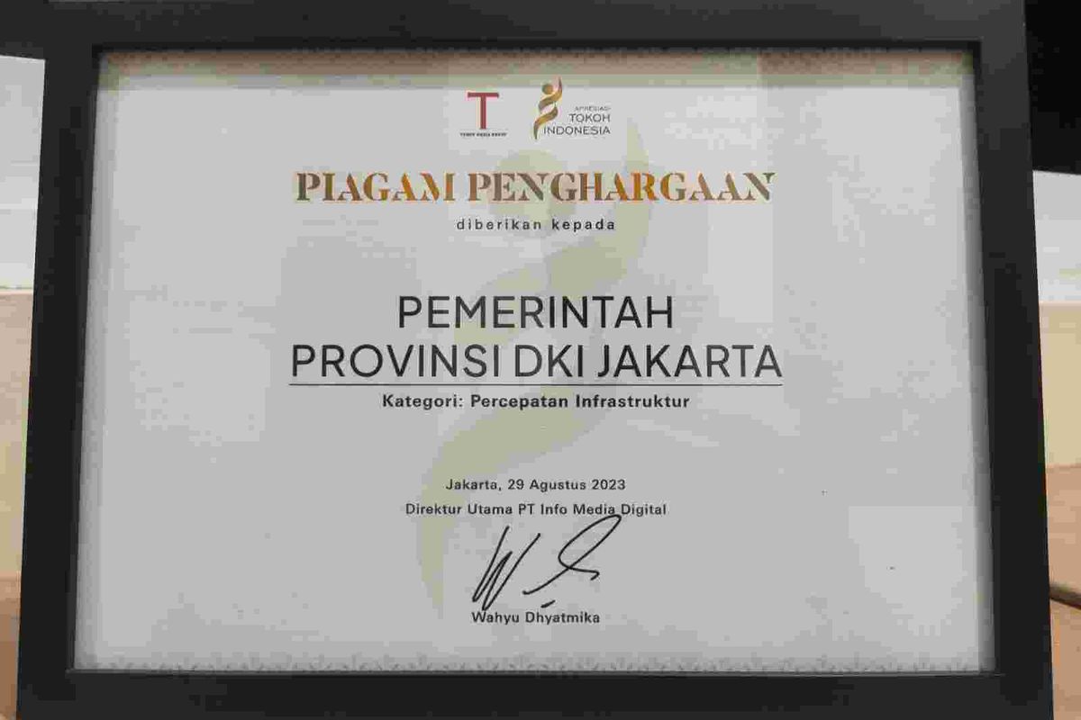 Penghargaan yang diterima Pemprov DKI Jakarta dari Group Tempo Media.