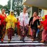 Dukung Kebaya Goes to UNESCO, Istri Wali Kota Tasikmalaya Berlenggok di Kebaya Fashion Week Meski Diguyur Hujan