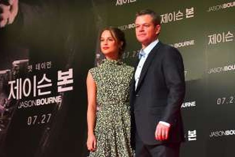 Aktris Alicia Vikander dan aktor Matt Damon menghadiri konferensi pers dalam rangka promosi film Jason Bourne di Seoul, Korea Selatan, Jumat (8/7/2016).