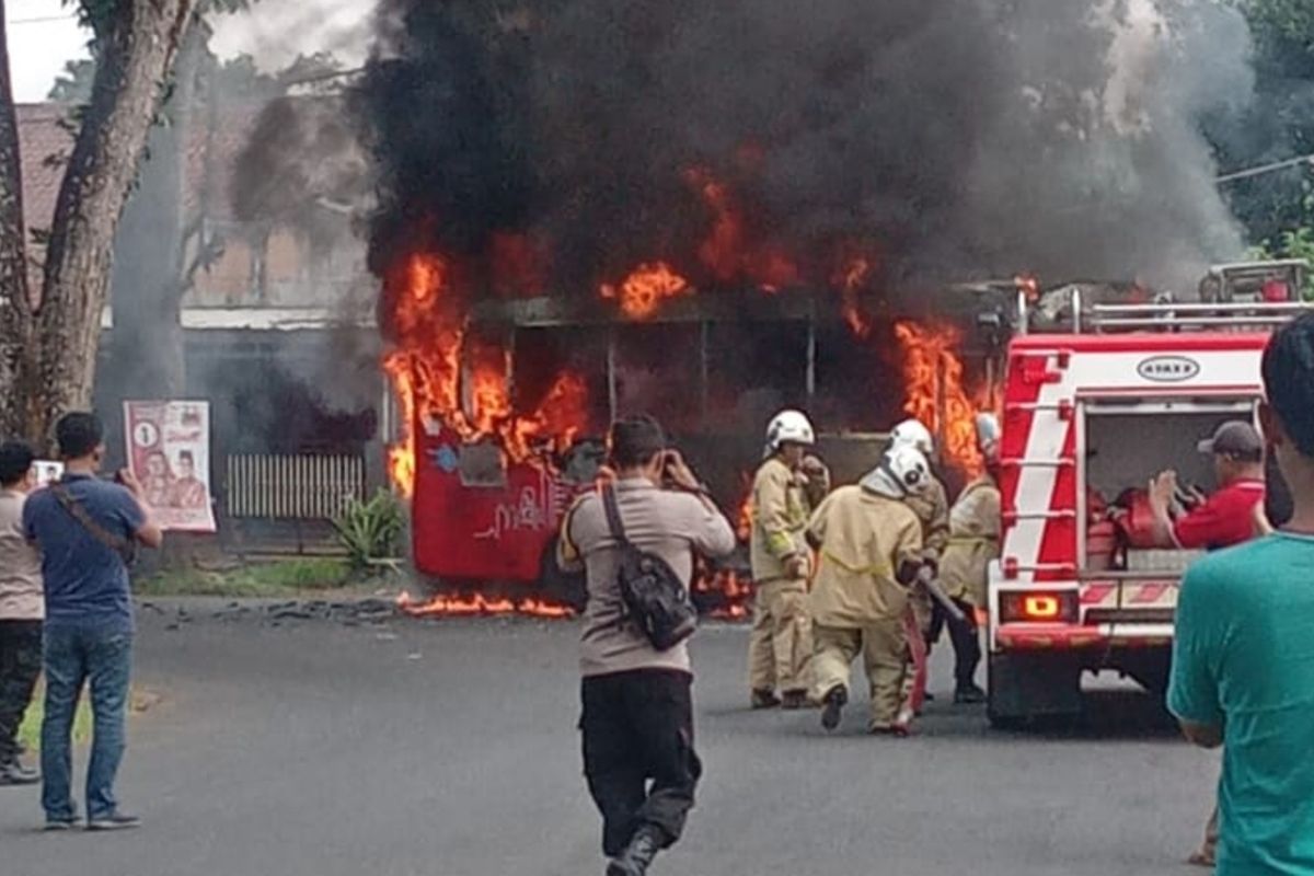 Bus BRT Semarang Hangus Terbakar di Gunungpati