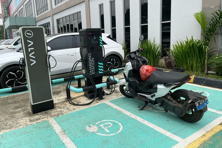 Alva Boost Charge Station, atau SPKLU dengan waktu pengisian daya singkat khusus motor listrik Alva.