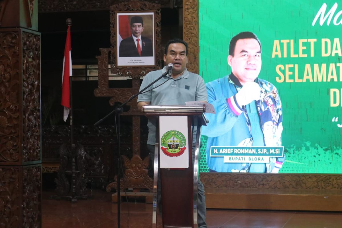 Bupati Blora Arief Rohman melepas 123 atlet dari berbagai cabang olahraga beserta 43 official dan pelatih untuk bertanding dalam Popda Jateng 2024, di Pendopo Rumah Dinas Bupati Blora pada Senin (17/6/2024). 