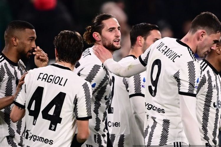 Para pemain Juventus merayakan gol Adrien Rabiot (tengah) ke gawang Torino pada laga pekan ke-24 Liga Italia 2022-2023 di Stadion Allianz, Rabu (1/3/2023) dini hari WIB. Laga Juventus vs Torino berakhir dengan skor 4-2.