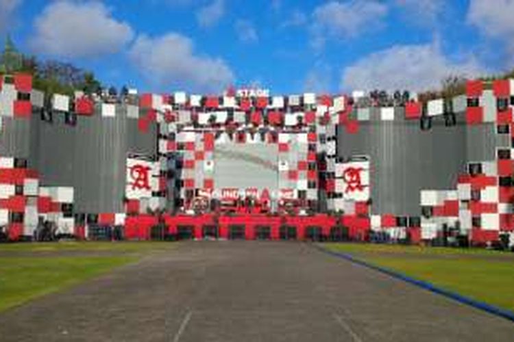 Panggung bertema A Stage berdiri megah untuk gelaran Soundrenaline 2016 di Garuda Wisnu Kencana (GWK), Badung, Bali, Jumat (2/9/2016). Panggung itu merupakan panggung utama dari lima panggung yang berdiri.