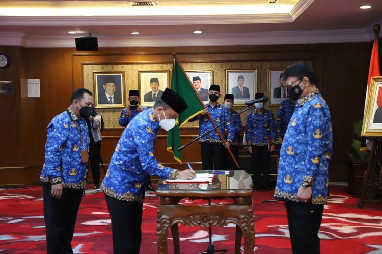 Menteri PANRB Tjahjo Kumolo pada Pengukuhan Dewan Pengurus KORPRI Nasional Masa Bakti Tahun 2022-2027, di Kantor Kementerian PANRB, Jumat (11/3/2022).
