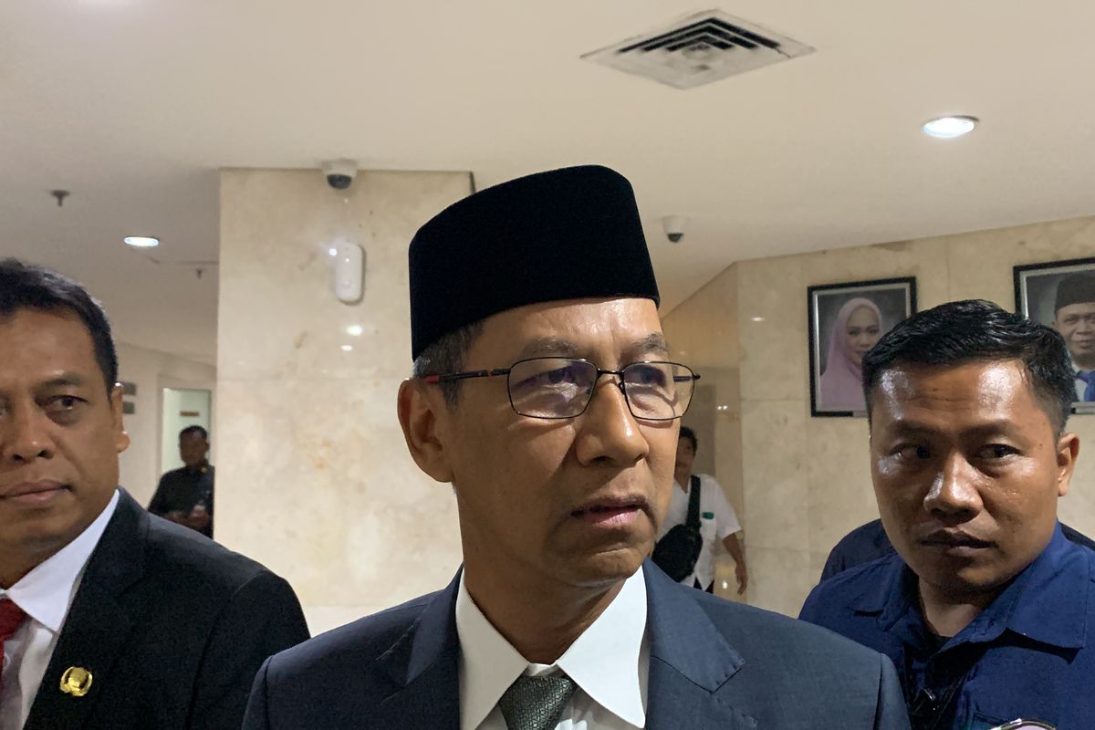 Penjabat (Pj) Heru Budi Hartono saat ditemui usai rapat paripurna di Balai Kota DKI Jakarta, Rabu (25/10/2023). 