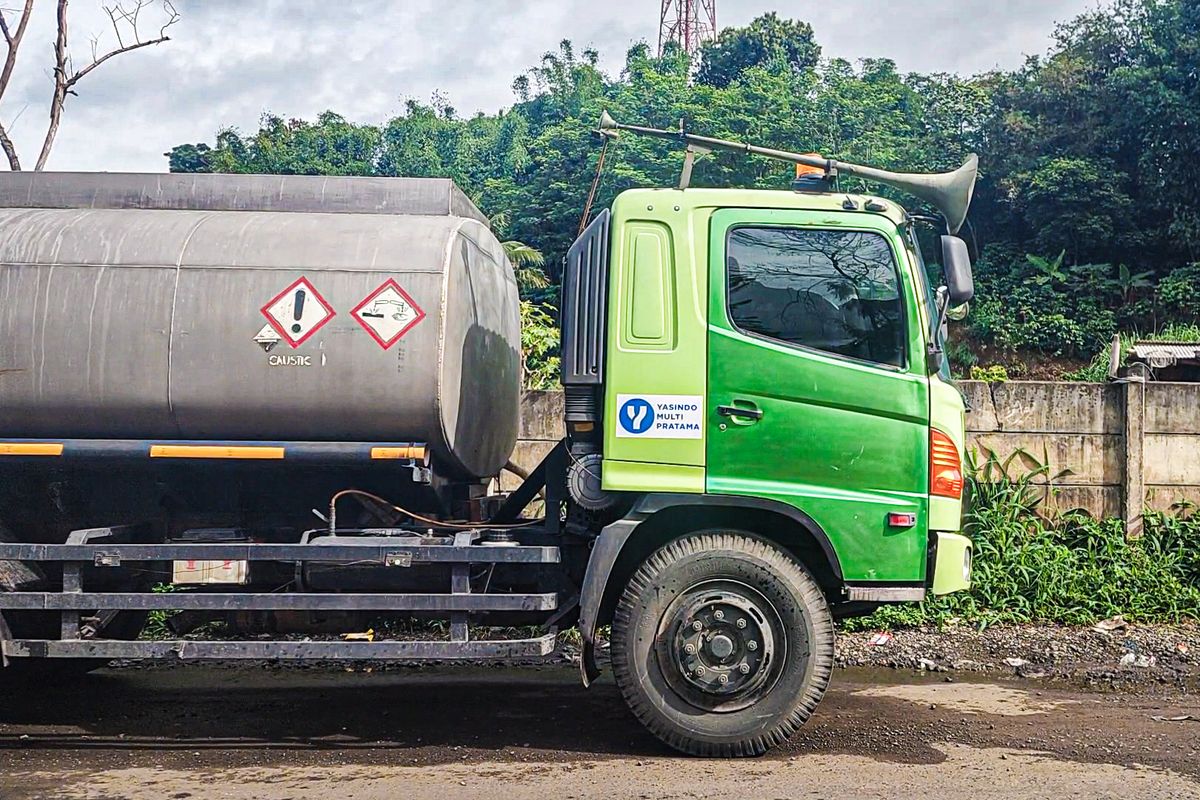 Kronologi Kebocoran Tangki Truk Pengangkut Cairan Kimia yang Banjiri Jalan di Bandung Barat