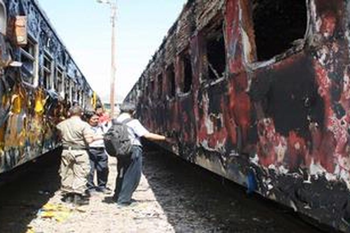 Inilah gerbong yangterbakar di Stasiun Rangkasbitung, Senin (11/10/2010).