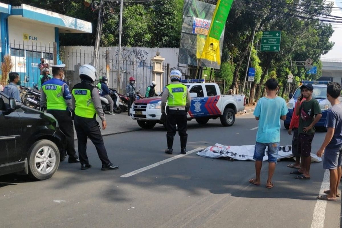 Seorang pemulung berinsial S tewas usai tertabrak oleh bus Transjakarta di Jalan Raya Pasar Minggu, Pancoran, Jakarta Selatan pada Senin (14/3/2022)