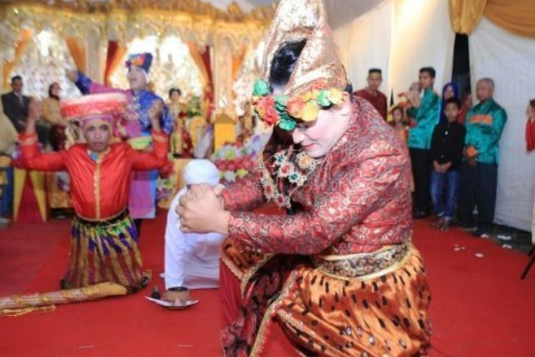 Tari Sere Bissu Maggiri.