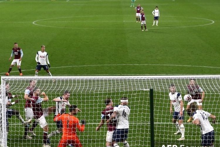 Laga Burnley vs Tottenham Hotspur pada pekan kelima Liga Inggris digelar di Stadion Turf Moor, 26 Oktober 2020.