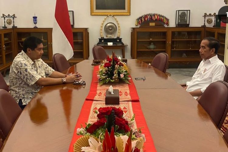 Unggahan Maruarar Sirait yang menggambarkan pertemuannya dengan Presiden Joko Widodo. Unggahan tertanggal Senin (15/1/2024) itu disertai penjelasan soal pengunduran diri Maruarar di PDI Perjuangan.