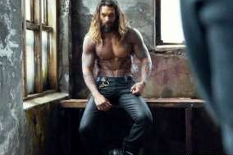 Jason Momoa berperan sebagai Aquaman dalam film Justice League.