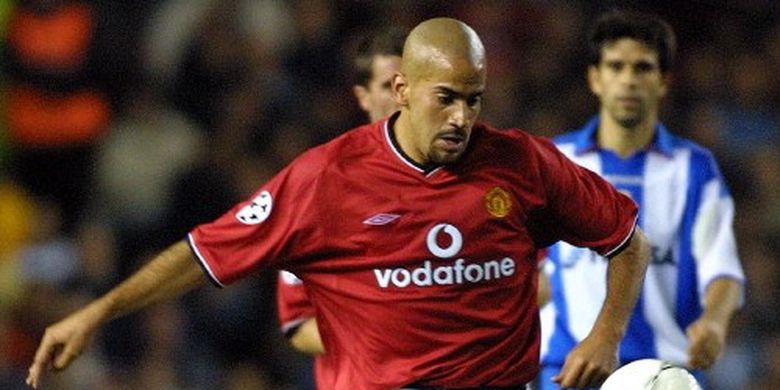 Sebastian Veron kala masih bermain untuk Manchester United (2001-2003).