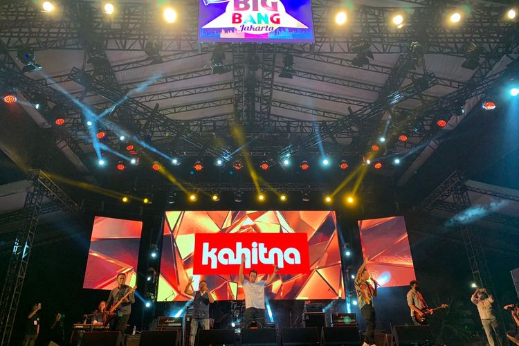 Grup musik Kahitna hadir sebagai penampil di Big Bang Ramadhan Jakarta 2022 hari ketiga pada Minggu (24/4/2022). 