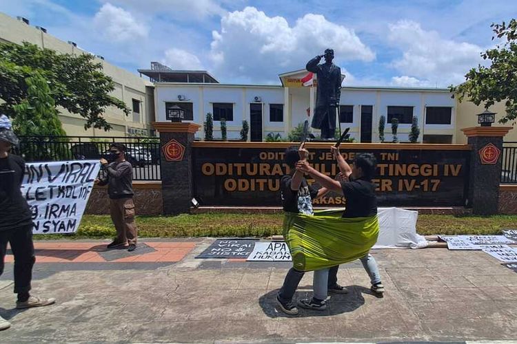 Duel Sarung 
