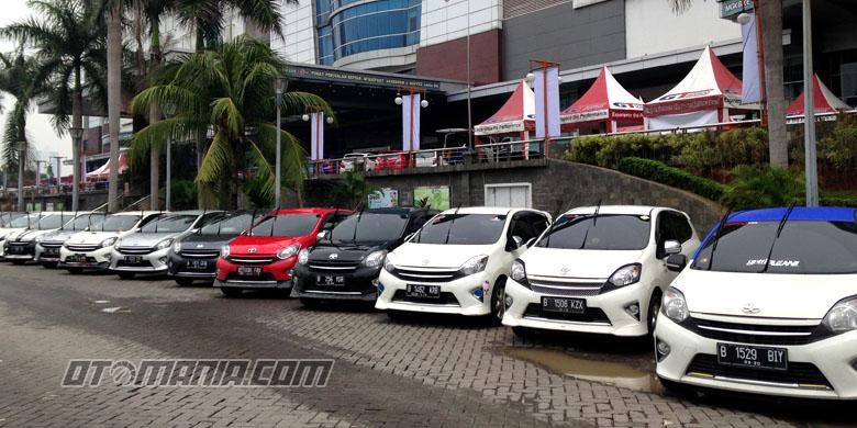 Anggota komunitas Toyota Agya Club Indonesia (TAC). 