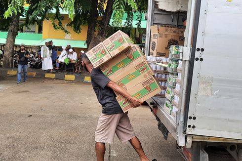 Kala Beban Kuli Panggul Pasar Kramatjati Mencari Sesuap Nasi Terasa Lebih Berat di Masa Pandemi