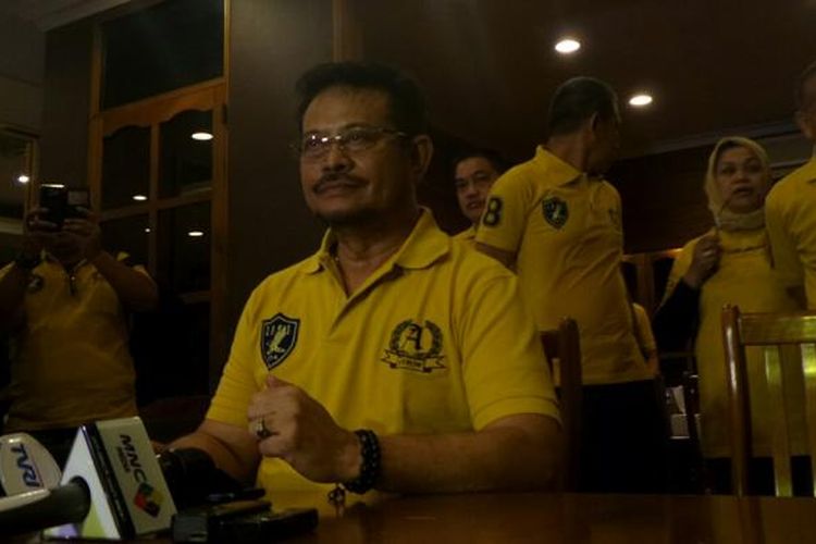 Bakal calon ketua umum Partai Golkar Syahrul Yasin Limpo dalam konferensi pers di bilangan Kebayoran Baru, Jakarta Selatan, Minggu (8/5/2016)
