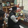 Ridwan Kamil Jenguk Warga Depok yang Sakit, Beri Rp 10 Juta untuk Berobat dan Sembako