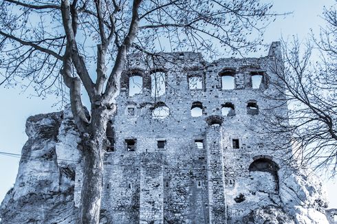 Tempat Wisata Polandia Inspirasi Serial The Witcher yang Wajib Dikunjungi