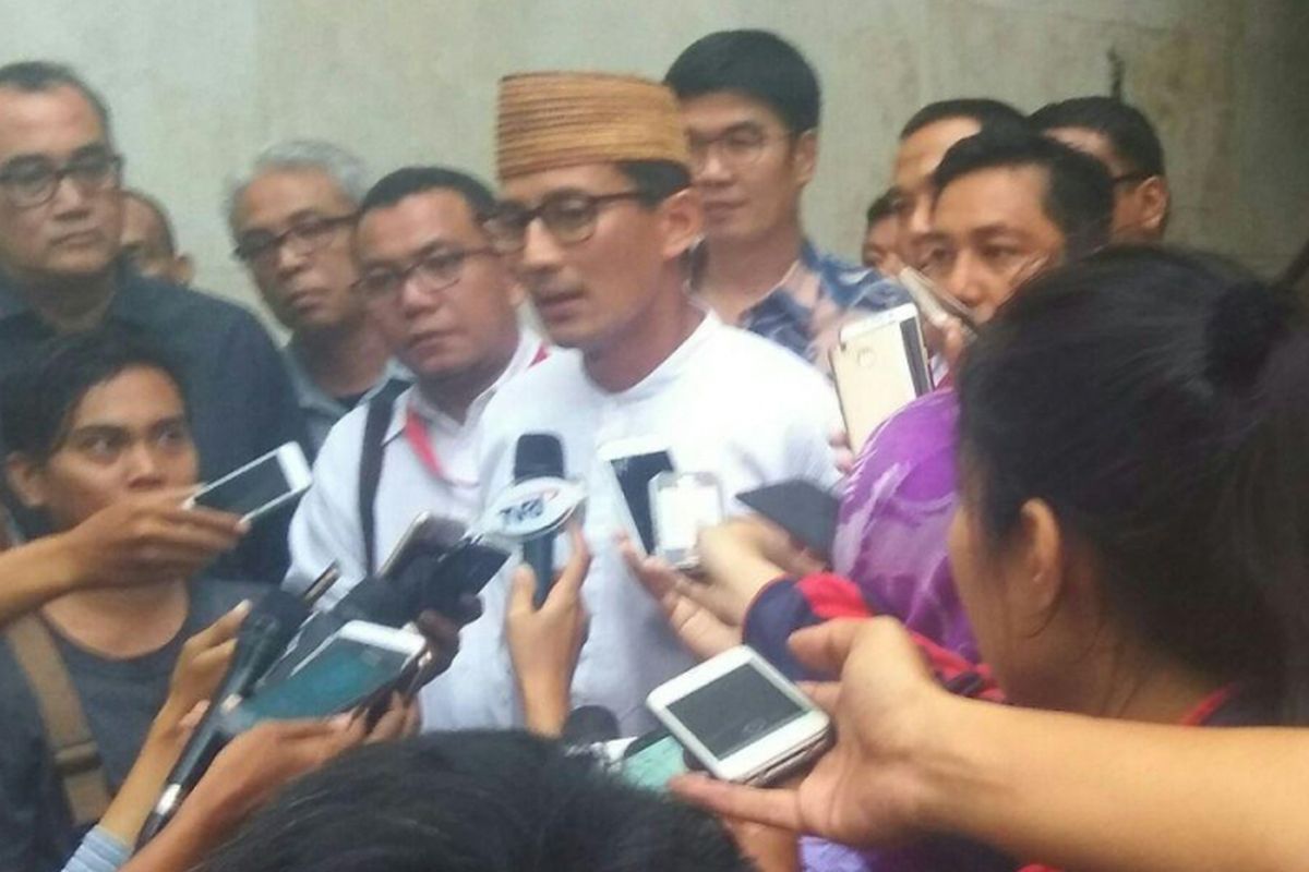 Calon wakil gubernur DKI Jakarta Sandiaga Uno usai diperiksa di Polda Metro Jaya dalam kasus dugaan penggelapan penjualan tanah, Jumat (31/3/2017).