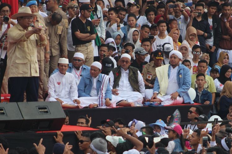 Calon Presiden nomor urut 02 Prabowo Subianto saat melakukan orasi politik di pelataran Benteng Kuto Besak (BKB) Palembang, Sumatera Selatan, Selasa (9/4/2019).