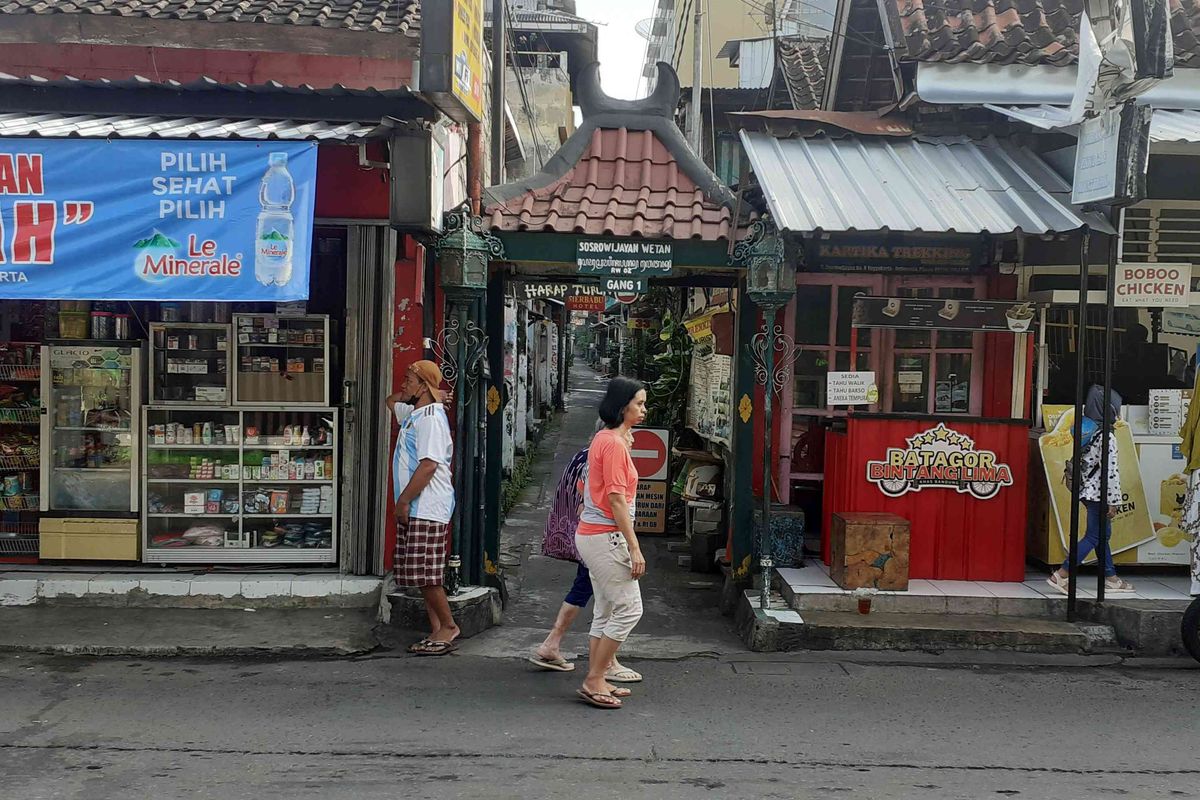 Gang Sosrowijayan I di Yogyakarta merupakan surga penginapan karena banyak terdapat penginapan murah bagi para wisatawan.