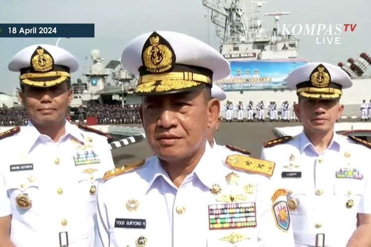 Panglima Komando Armada (Pangkoarmada) I Laksda Yoos Suryono usai serah terima jabatan tiga jabatan strategis Koarmada I di Pondok Dayung, Jakarta Utara, Kamis (18/4/2024)