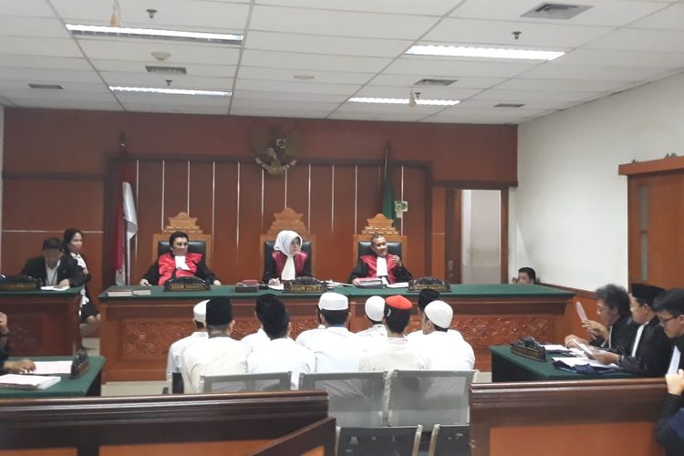 Terdakwa kasus kerusuhan 22 Mei 2019 terima putusan hakim di Pengadilan Negeri Jakarta Barat, Selasa (17/9/2019)