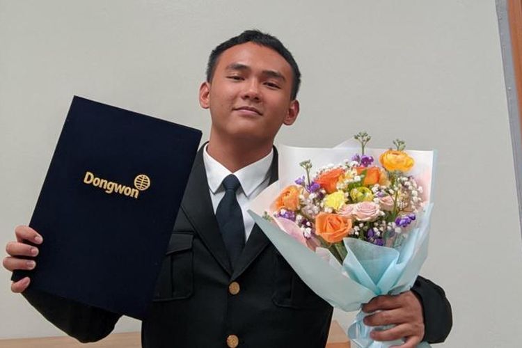 Pelajar asal Indonesia, Nuno Gomes, 16 tahun, mendapatkan beasiswa untuk bersekolah di sekolah menengah kejuruan di Pohang, Korea Selatan.